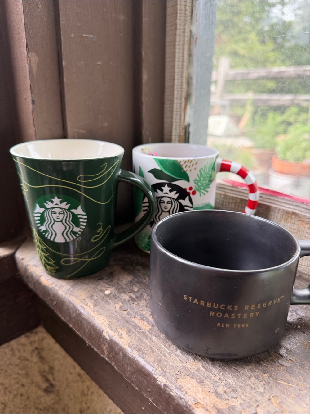 Starbucks Green, White, Red and Black Logo Mug Collection